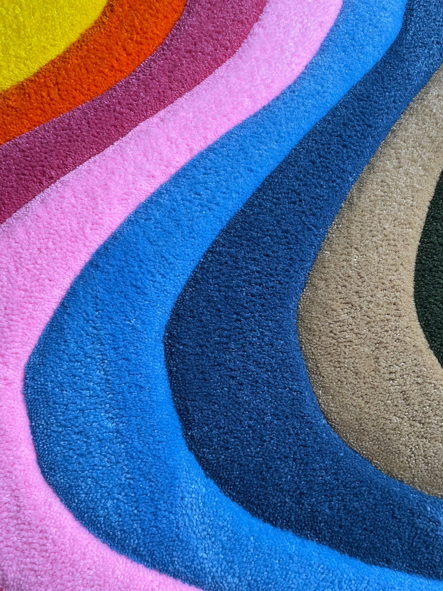 Wavy sun burst rug w/ non-slip backing (Circle)
