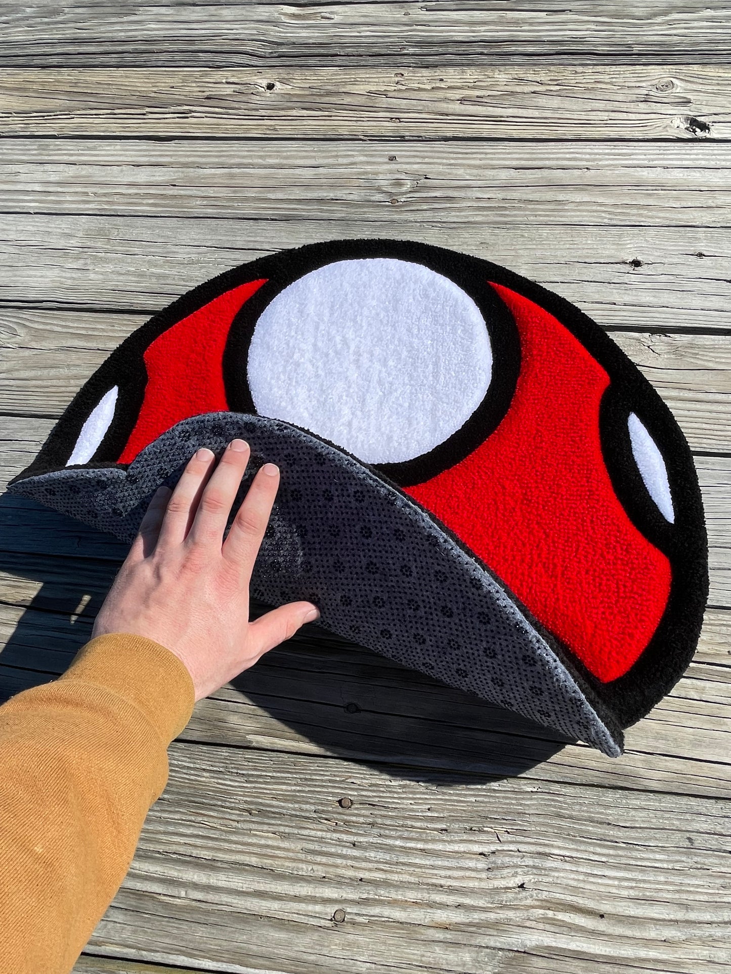 Super mushroom rug w/ non-slip backing (Red)