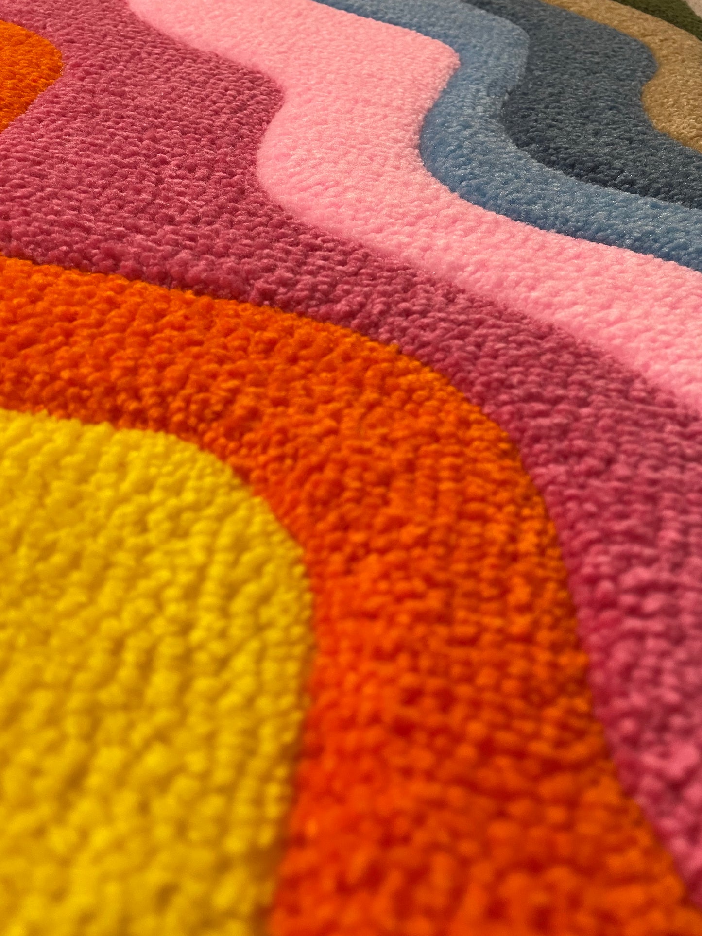 Wavy sun burst rug w/ non-slip backing (Rectangle)