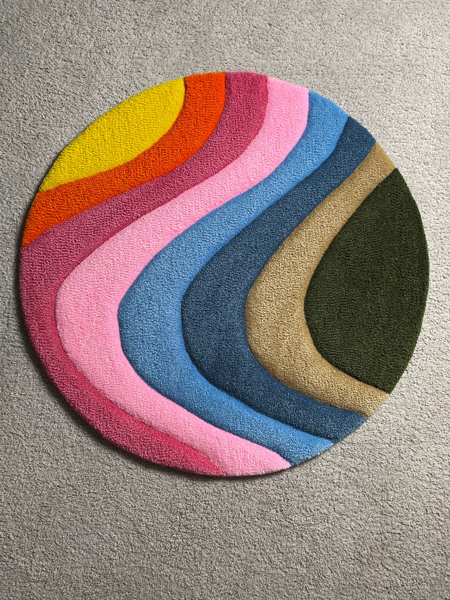 Wavy sun burst rug w/ non-slip backing (Circle)